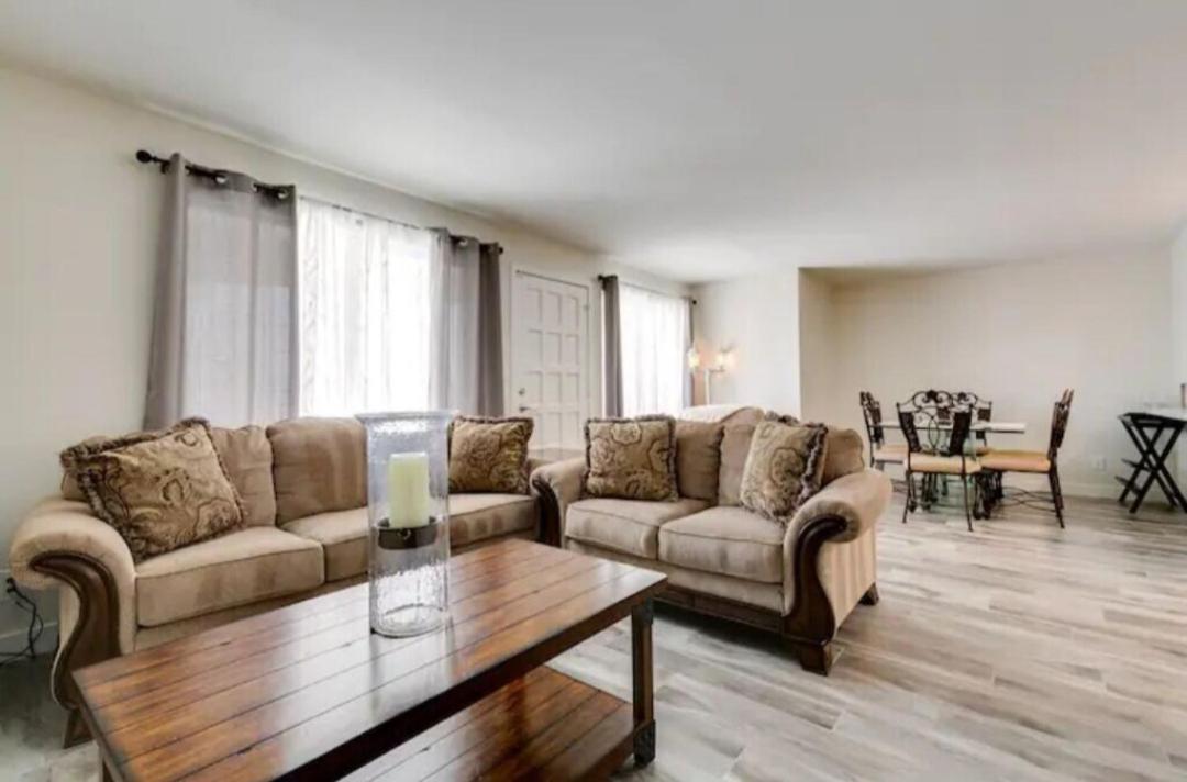 Villa Modern In Old Litchfield