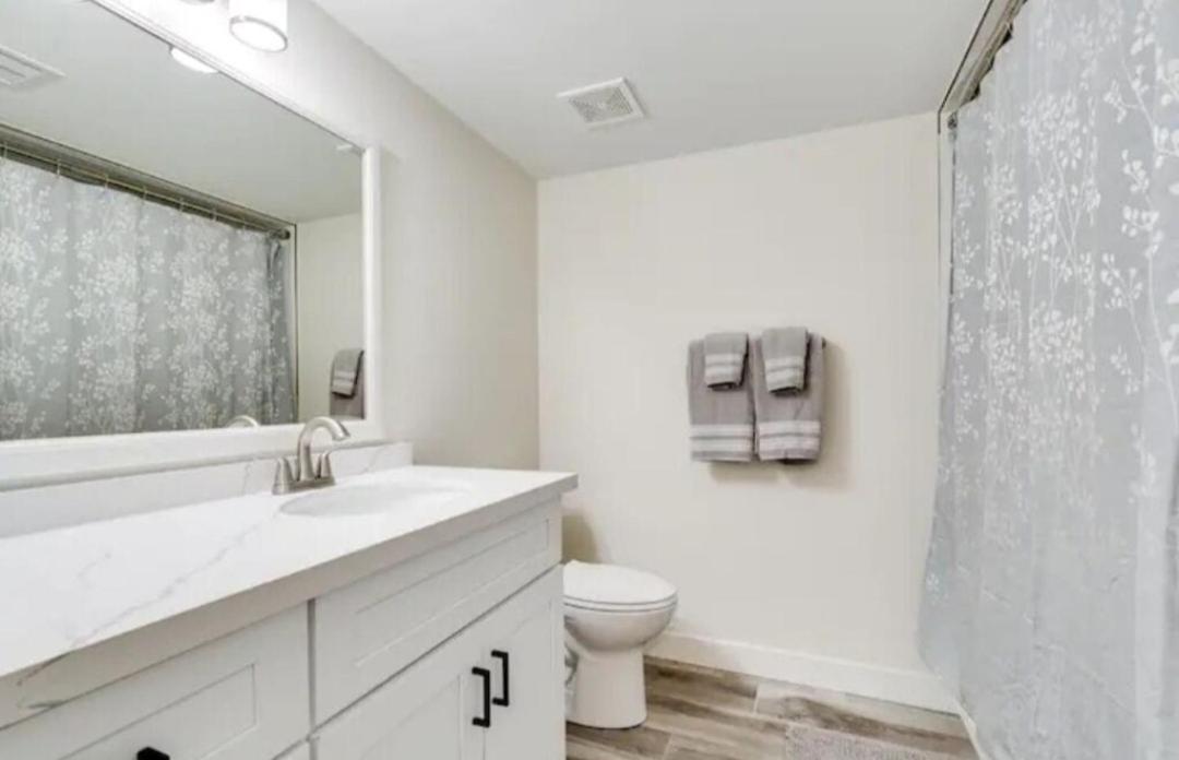 Villa Modern In Old Litchfield *