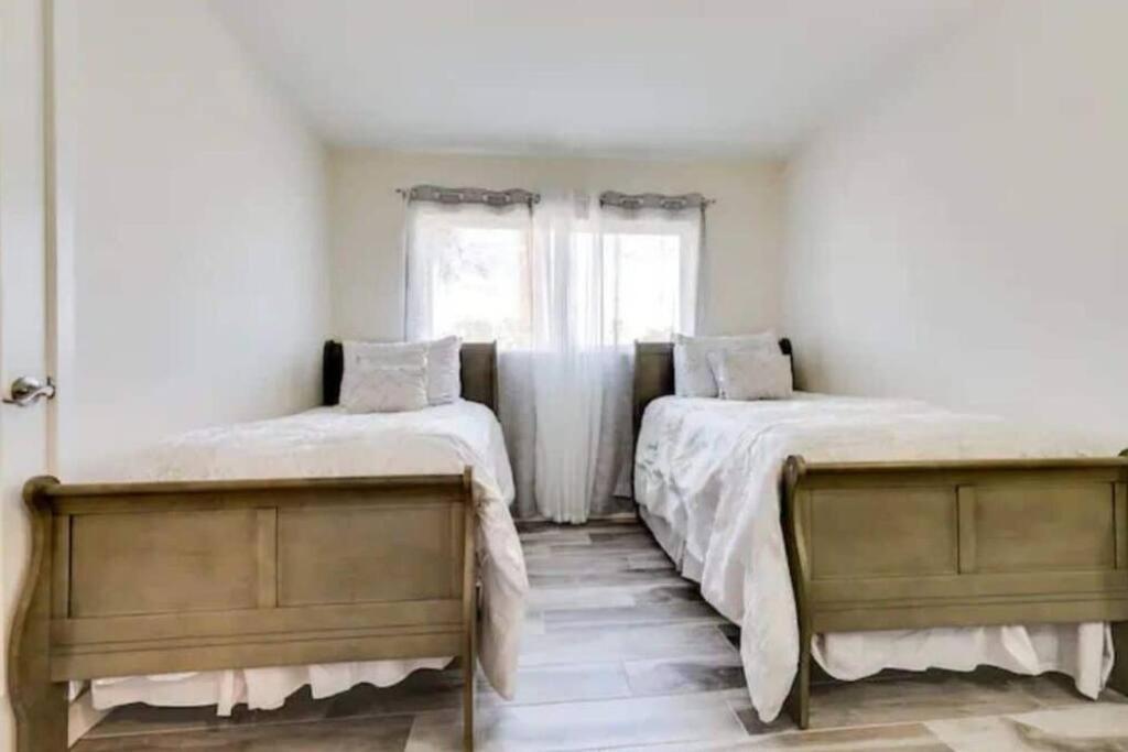 Modern In Old Litchfield *