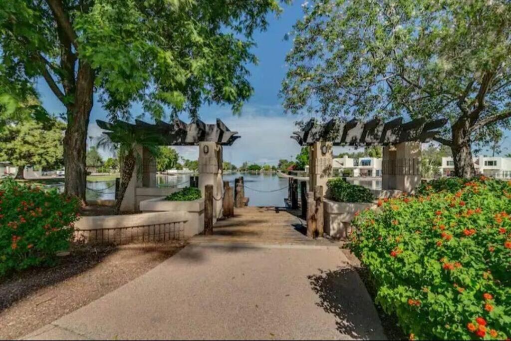 Villa Modern In Old Litchfield *