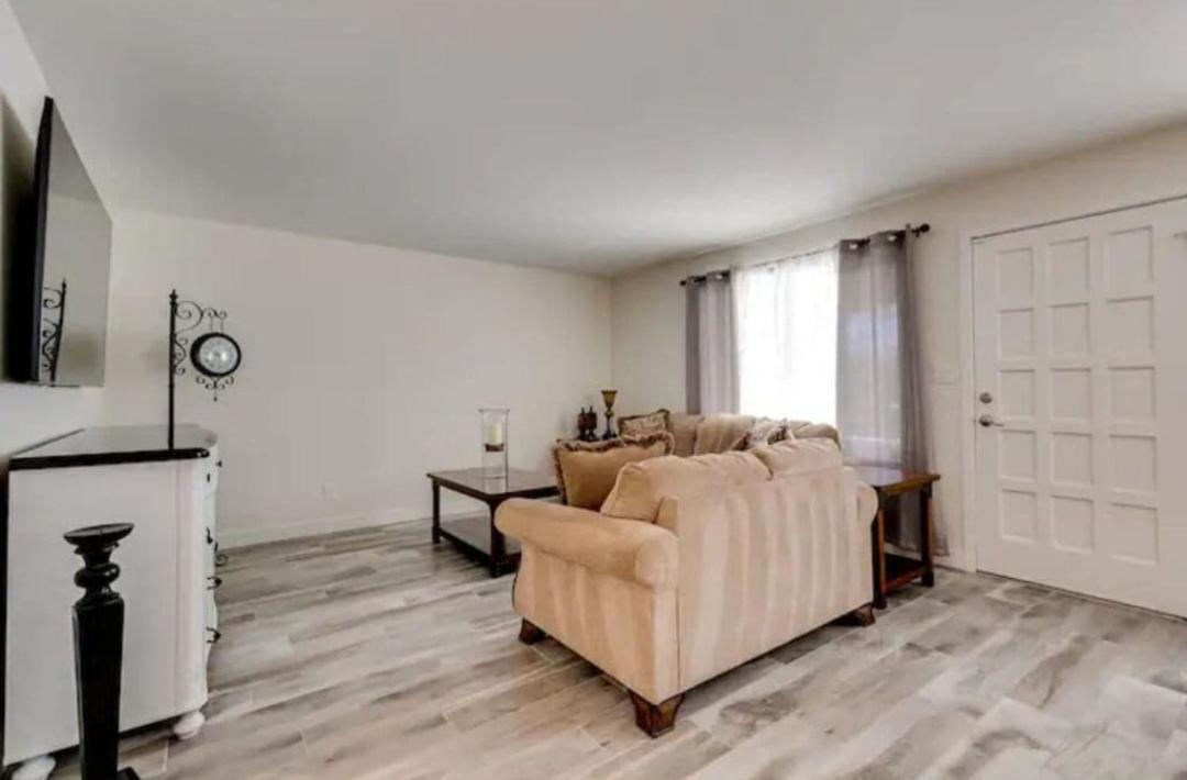 Villa Modern In Old Litchfield