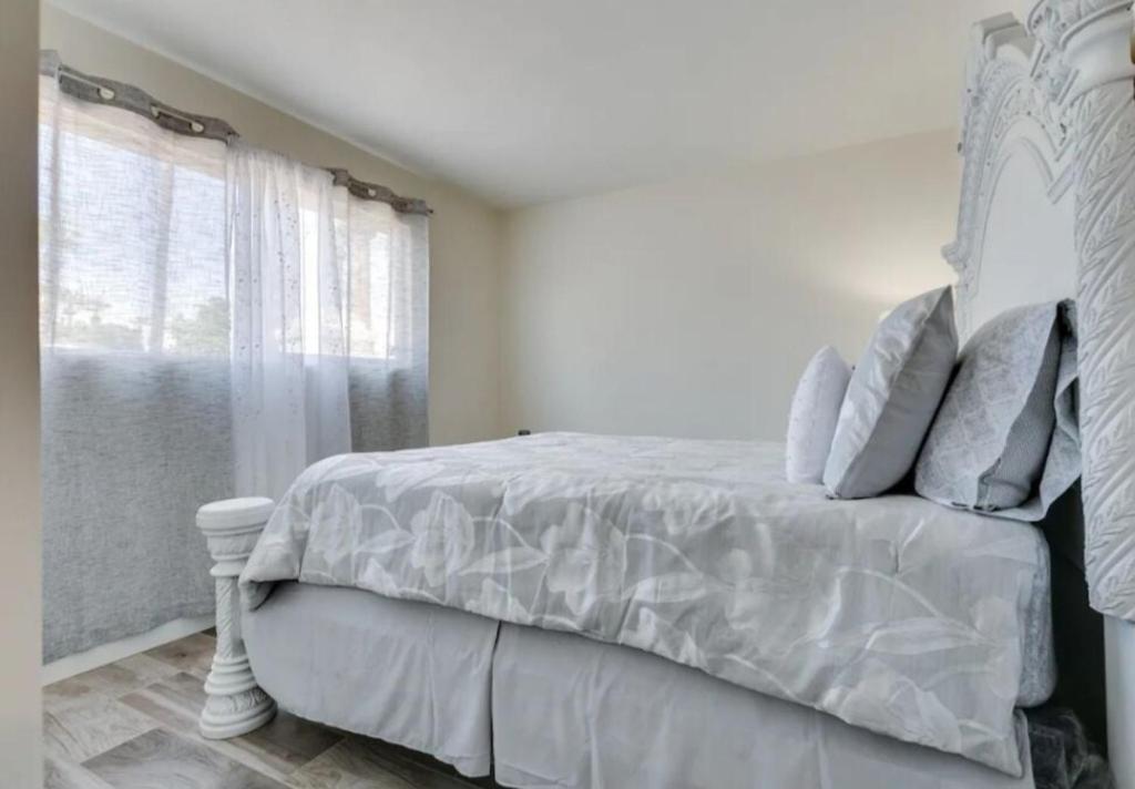 Villa Modern In Old Litchfield *